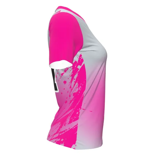 Camisa feminina de vôlei com estampa splash em tons de rosa e cinza, detalhes modernos, número grande nas costas e frente, nome personalizado e arte estilizada no peito.