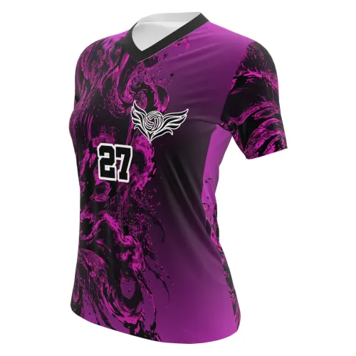 Camisa de vôlei feminina com estampa abstrata em tons de roxo e preto, cobrindo toda a peça, incluindo frente, costas, mangas e gola, com detalhes modernos e número personalizado.