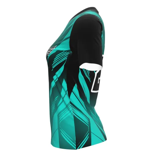Camisa de vôlei feminina com design moderno em verde e preto, detalhes geométricos, mangas escuras e número grande na frente e nas costas, ideal para equipes esportivas.