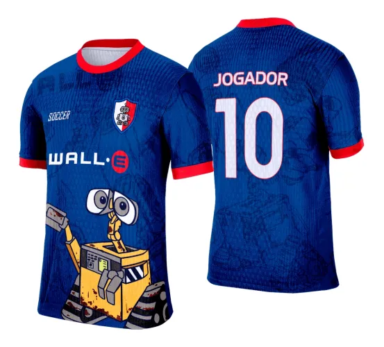 Camisa azul com gola e punhos vermelhos, frente com robô Wall-E em destaque, escudo bicolor vermelho e azul, textos Soccer e WALL·E brancos e vermelhos, costas com texto JOGADOR e número 10 em branco contornado de vermelho.