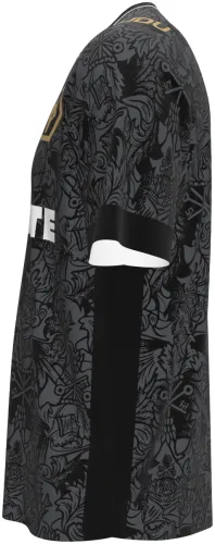 Camisa terceiro uniforme do Wolverhampton 2026 - 2027 preta com ornamento floral e escudo dourado, frente e costas