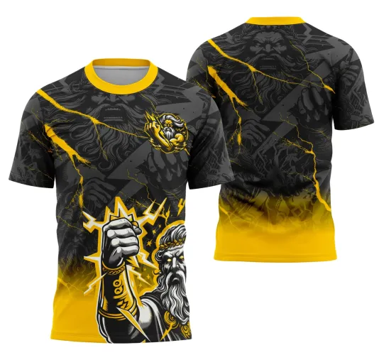 Camisa preta com figura de Zeus segurando um raio amarelo na frente, fundo com degradê amarelo e costas com imagem sombreada de Zeus com raios amarelos e gola amarela.