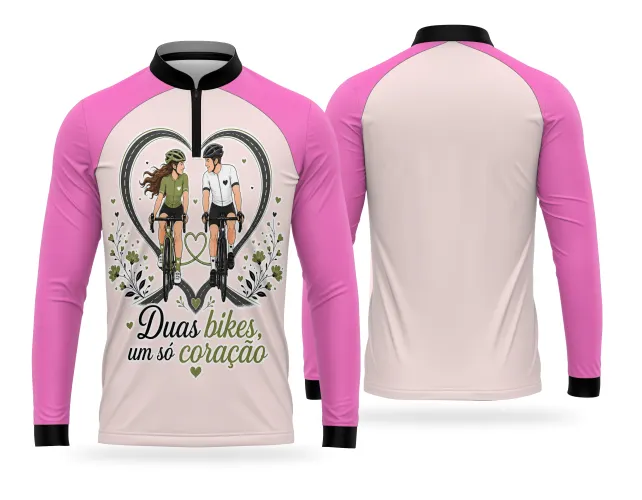 Camiseta de bike com casal pedalando e frase romântica temática