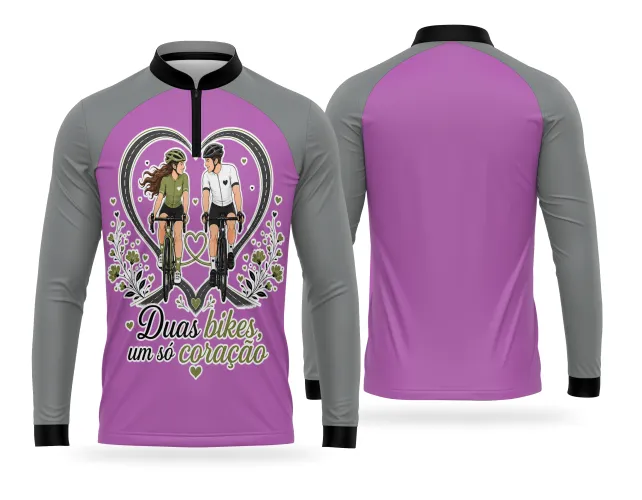 Camisa ciclista com casal pedalando dentro de composição em coração
