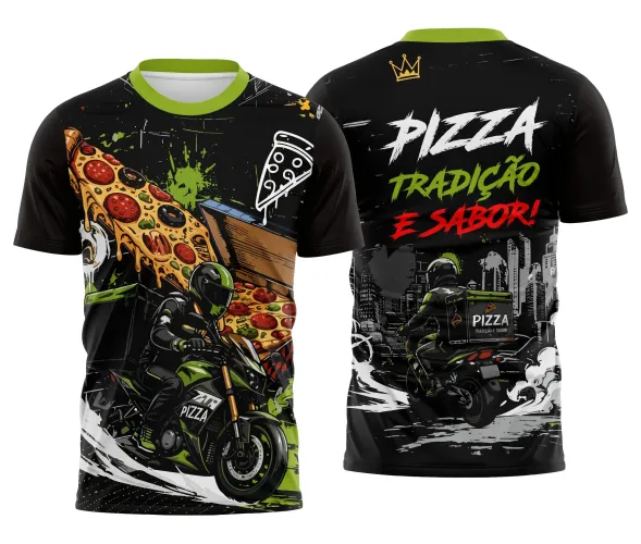 Imagem da camisa preta com logo no peito destacando uma moto delivery, estampa grande nas costas com design em verde remetendo à tradição e sabor da pizzaria, ideal para quem valoriza estilo e autenticidade.
