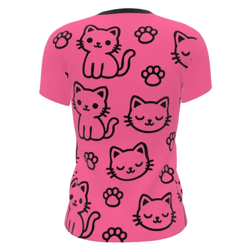 Camisa inteira estampada com fundo rosa, desenhos de gatinhos pretos sorridentes e patinhas espalhadas por toda a peça, incluindo frente, costas e mangas.