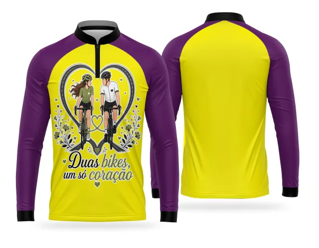 Camisa esportiva com estampa de casal na bike e coração decorativo