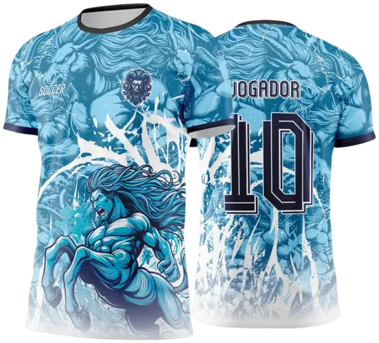 Camisa azul com ilustração frontal de centauro em pose de ataque e cabelos longos, com escudo de carneiro no peito e texto 'SOCCER'. Costas exibem número 10 preto com contorno branco e texto 'JOGADOR' acima, com fundo de centauros em azul claro.