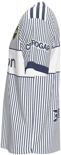 Camisa visitante do Boca Juniors 2027 branca com listras azuis e faixa no peito, frente e costas