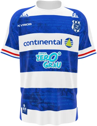 Camisa titular do Sportivo 2 de Mayo 2026 com faixas azuis e brancas e texto impresso, frente e costas