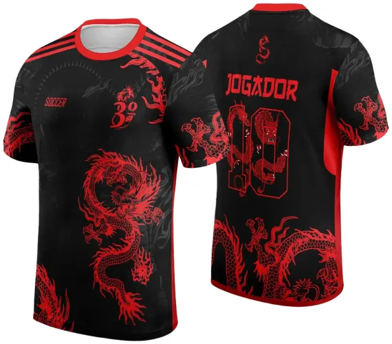 Camisa preta com desenho de dragão oriental vermelho na frente e costas. Frente com número 3º e texto SOCCER. Costas com JOGADOR e número 00 decorados com dragão. Gola e detalhes vermelhos completam o design.