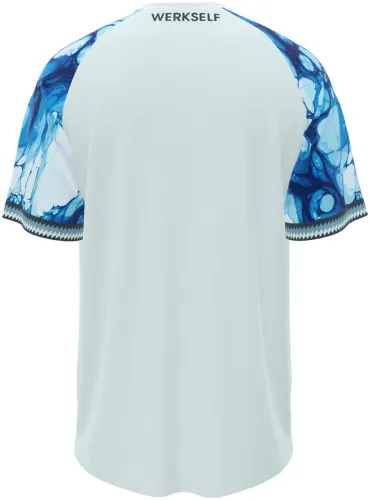 Camisa visitante do Bayer Leverkusen 2026 - 2027 branca com mangas marmorizadas de azul, frente e costas