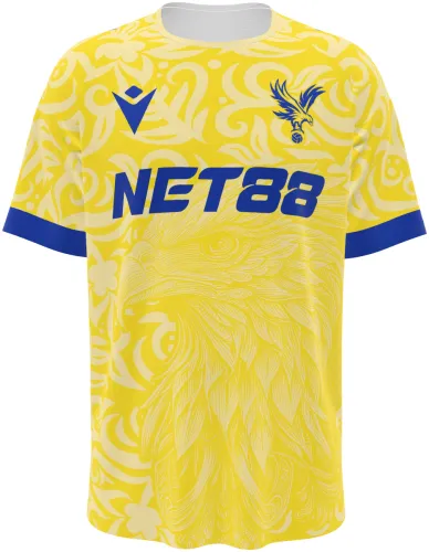 Camisa conceito do Crystal Palace 2026 amarela com águia e volutas tom sobre tom, frente e costas