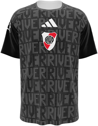 Camisa de pré-jogo do River Plate 2027 cinza com a palavra RIVER repetida, frente e costas