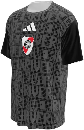 Camisa de pré-jogo do River Plate 2027 cinza com a palavra RIVER repetida, frente e costas