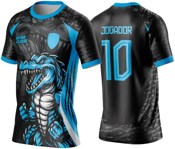 Camisa preta com estampa frontal de crocodilo azul caricatura, texto INTER CLASSE no peito, mangas com detalhes azuis. Nas costas, texto JOGADOR e número 10 em azul, fundo com padrão de escamas cinza.