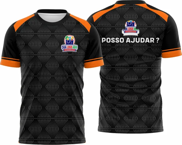 Foto de camisa de supermercado com logo no peito e estampa grande nas costas, destacando um design moderno e visual atraente para uniformes funcionais e profissionais.