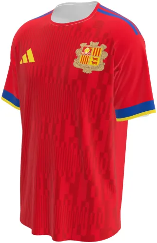 Camisa titular de Andorra 2026 vermelha com listras finas e punho azul e amarelo, frente e costas