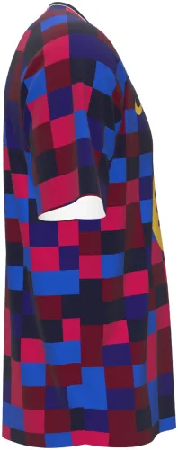 Camisa de pré-jogo do Barcelona 2026 - 2027 com xadrez de pixels grená, azul e preto, frente e costas