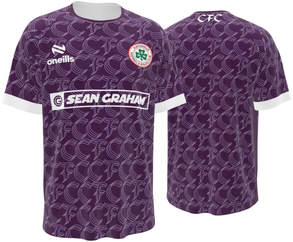 Camisa de goleiro do Cliftonville FC 2026 - 2027 roxa com monograma repetido, frente e costas