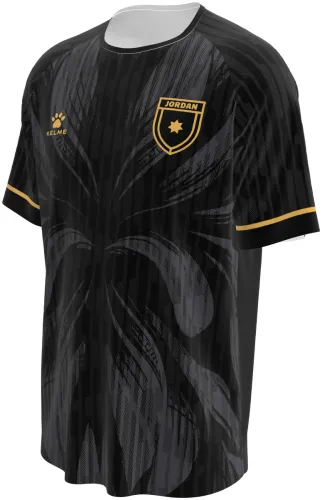 Camisa terceiro uniforme da Jordânia 2026 preta com folhagem tom sobre tom e dourado, frente e costas