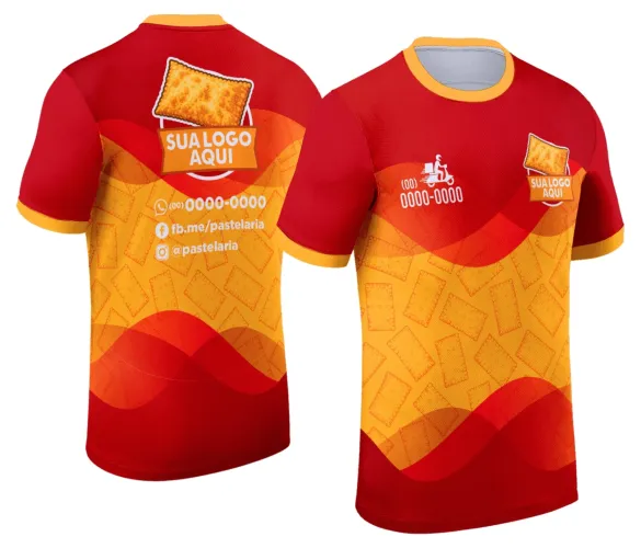 Camisa branca com logo no peito em destaque e estampa grande nas costas com motivos relacionados a pastelaria, unindo estilo e identidade visual.
