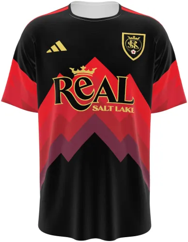 Camisa terceiro uniforme do Real Salt Lake 2026 preta com montanhas vermelhas, frente e costas