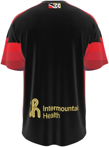 Camisa terceiro uniforme do Real Salt Lake 2026 preta com montanhas vermelhas, frente e costas