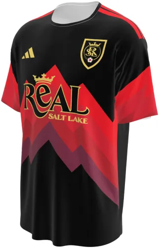 Camisa terceiro uniforme do Real Salt Lake 2026 preta com montanhas vermelhas, frente e costas