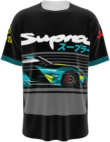 Camisa conceito Toyota Supra 2026 preta com o carro desenhado em turquesa, frente e costas