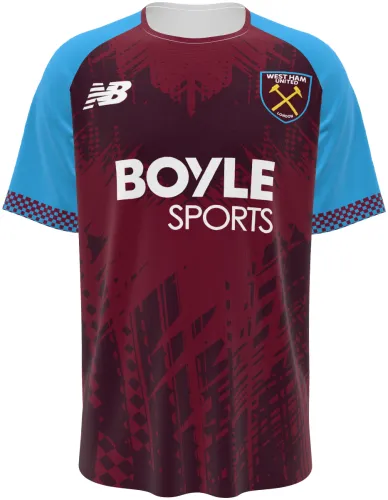 Camisa titular do West Ham 2026 - 2027 vinho com mangas azul-claro, frente e costas