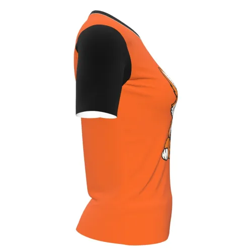 Camisa inteira com fundo laranja, mangas e gola pretas, e uma raposinha fofa segurando uma abóbora cheia de doces estampada na frente.