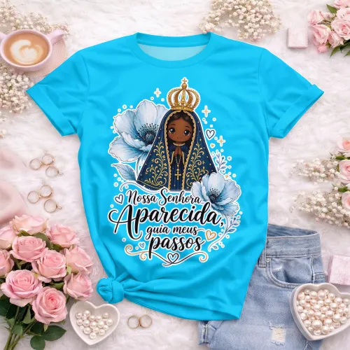 Camisa feminina com estampa católica de Nossa Senhora Aparecida e flores decorativas