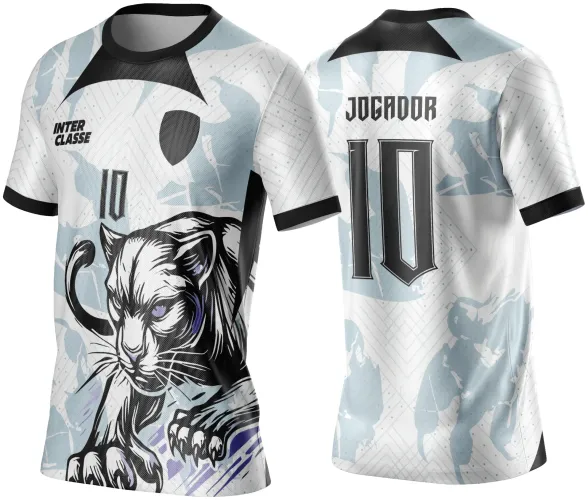 Camisa com fundo branco e azul claro, pantera em preto e branco na frente, texto INTER CLASSE e número 10 na frente, costas com texto JOGADOR e número 10 em preto, gola e punhos pretos.