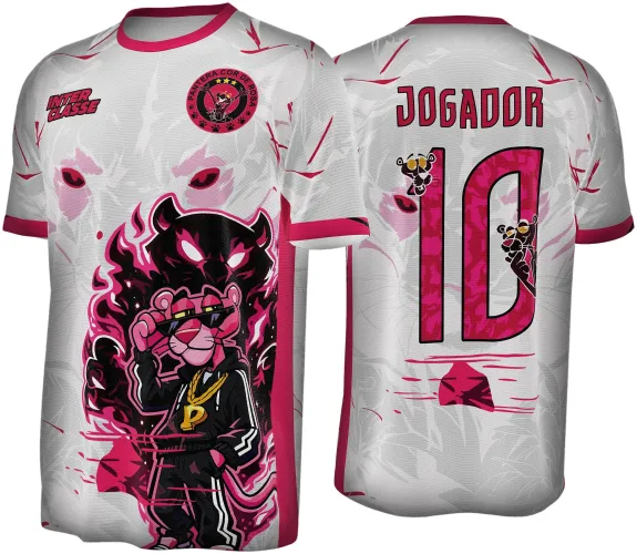Camisa branca com detalhes pink, frente mostrando pantera rosa de óculos e corrente dourada, fundo com pantera negra em degradê, escudo 'PANTERA COR DE ROSA' e texto 'INTER CLASSE'; costas com número 10 rosa, texto 'JOGADOR' e pequenos desenhos da pantera rosa.