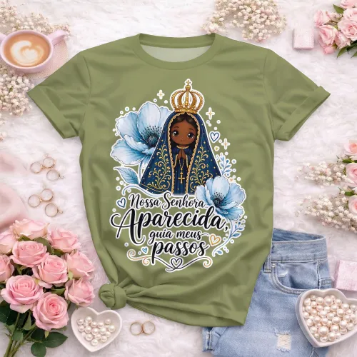 Camisa católica com estampa floral de Nossa Senhora Aparecida e frase guia meus passos