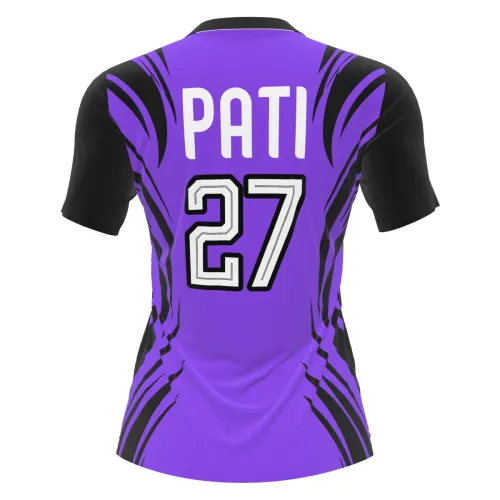 Camisa de futebol feminino com design moderno em roxo e preto, cobrindo frente, costas, mangas e gola, com detalhes gráficos marcantes e nome personalizado nas costas.