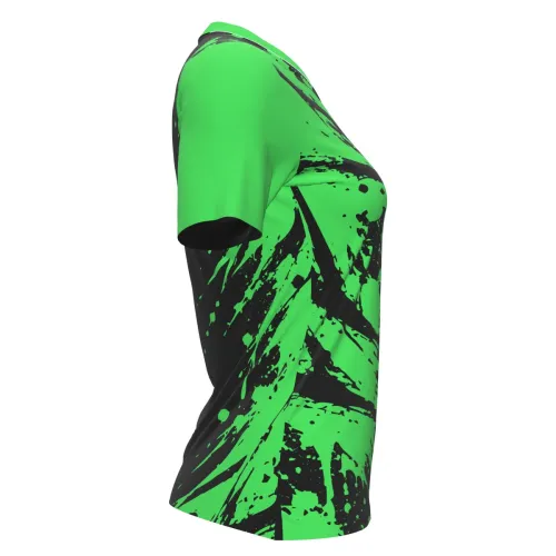 Camisa de futebol feminino com design moderno em preto e verde, com mangas e gola verdes, além de detalhes em splash verde vibrante na frente, costas e mangas.