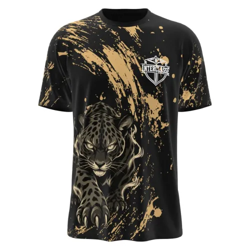 Camisa inteira com estampa de onça realista na frente, fundo preto com manchas douradas em estilo grunge, brasão Interclasse no peito e nome personalizado nas costas.