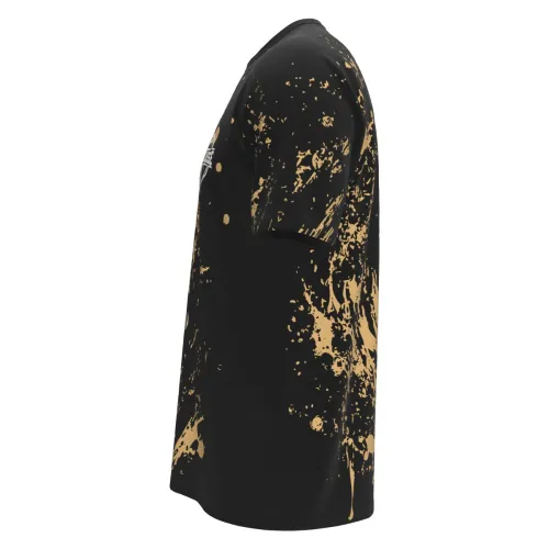 Camisa inteira com estampa de onça realista na frente, fundo preto com manchas douradas em estilo grunge, brasão Interclasse no peito e nome personalizado nas costas.
