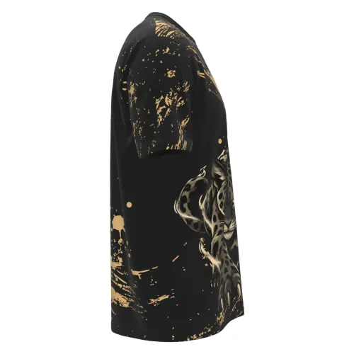 Camisa inteira com estampa de onça realista na frente, fundo preto com manchas douradas em estilo grunge, brasão Interclasse no peito e nome personalizado nas costas.