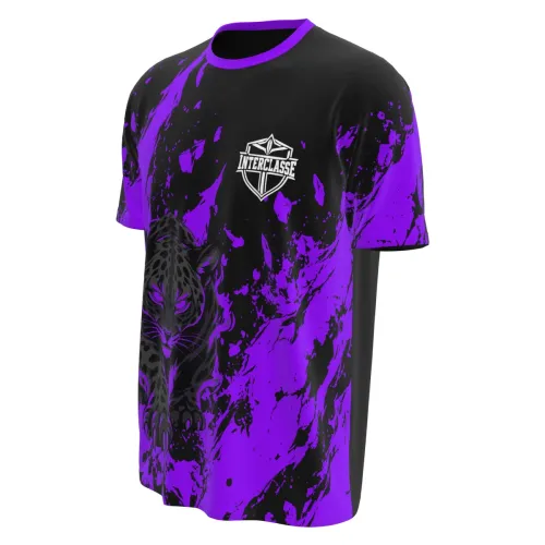 Camisa inteira com estampa de onça roxa em estilo grunge, fundo preto com manchas roxas, brasão Interclasse na frente e nome personalizado nas costas.