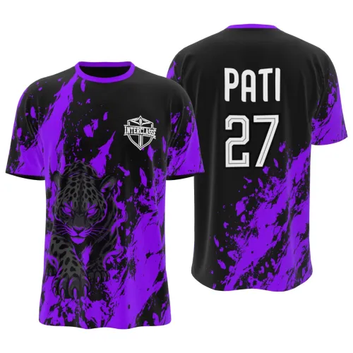 Camisa inteira com estampa de onça roxa em estilo grunge, fundo preto com manchas roxas, brasão Interclasse na frente e nome personalizado nas costas.