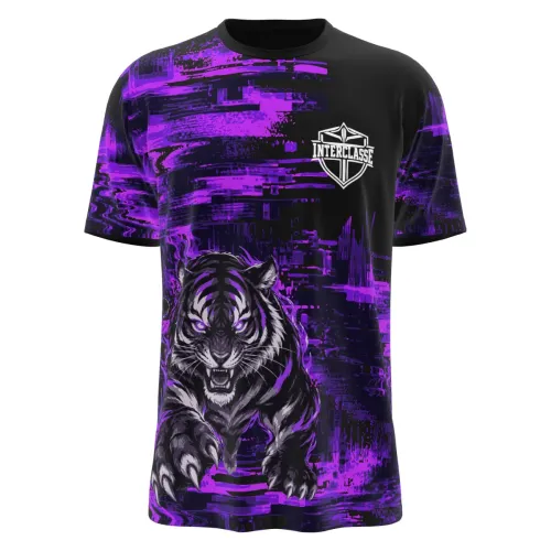 Camisa com estampa total de tigre roxo em estilo glitch, fundo preto com efeitos digitais roxos, brasão Interclasse na frente, nome e número personalizados nas costas.