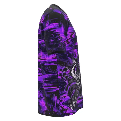 Camisa com estampa total de tigre roxo em estilo glitch, fundo preto com efeitos digitais roxos, brasão Interclasse na frente, nome e número personalizados nas costas.
