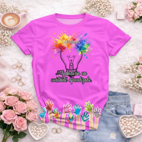 Camisa que celebra a paixão pela educação, ideal para professores que desejam uma peça exclusiva e cheia de significado. Estilo moderno com visual impactante.