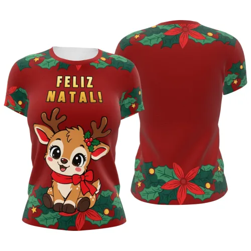 Camisa natalina estampada por inteiro com fundo vermelho, folhas e flores de Natal nas bordas, uma rena fofa na frente e a frase 'Feliz Natal!' acima, com detalhes festivos também nas mangas e gola.