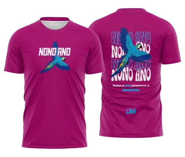 Foto de camisa com logo no peito e estampa grande nas costas apresentando uma arara azul vibrante, design exclusivo para comemorar o nono ano da turma 23, destaque nas cores e estilo marcante.