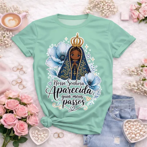 Estampa feminina de Nossa Senhora Aparecida em camiseta  com visual delicado
