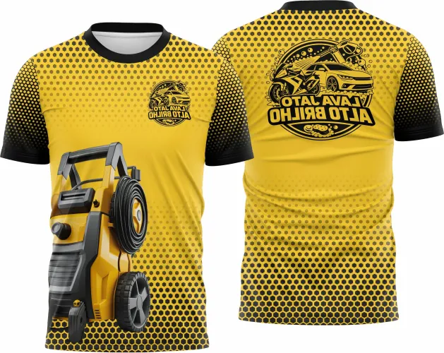 Imagem de camisa com logo no peito e estampa grande nas costas, ideal para uniforme profissional de lava jato, combinando estilo e funcionalidade para destaque visual.